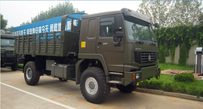 Military 4 x 4 Heavy Cargo Trucks All Wheel Drive With EURO III Emission Standard