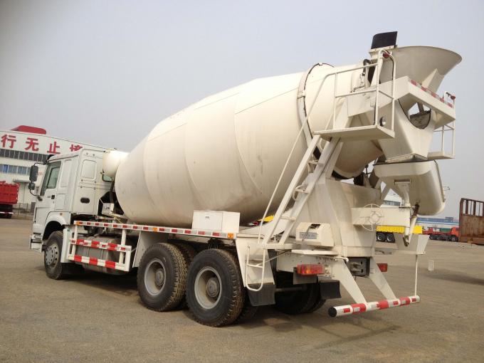 Sinotruk Howo 8m3 Concrete Mixing Transport Trucks 380 HP 6 X 4 10