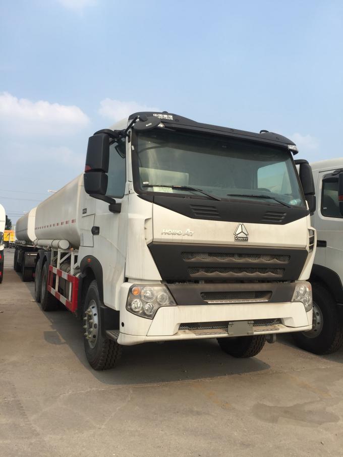 Sinotruck Howo Water / Oil Spray Tanker Truck One Bunk With Air Conditioner