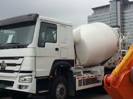Sinotruk Howo 8m3 Concrete Mixing Transport Trucks 380 HP 6 X 4 10 Wheel Tyre,In White Color