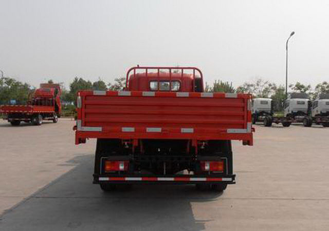Sinotruk 4x2 Howo Cargo Light Truck 5 - 10T Capacity 4.257 L Displacement