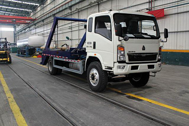 Light Duty Trucks Swept Body Refuse Collector Total Weight ( Kg ) 12490