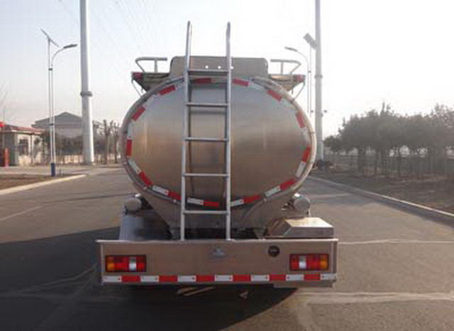 Howo Edible Oil Transport Vehicle Light Duty Commercial Trucks 8280 Kg