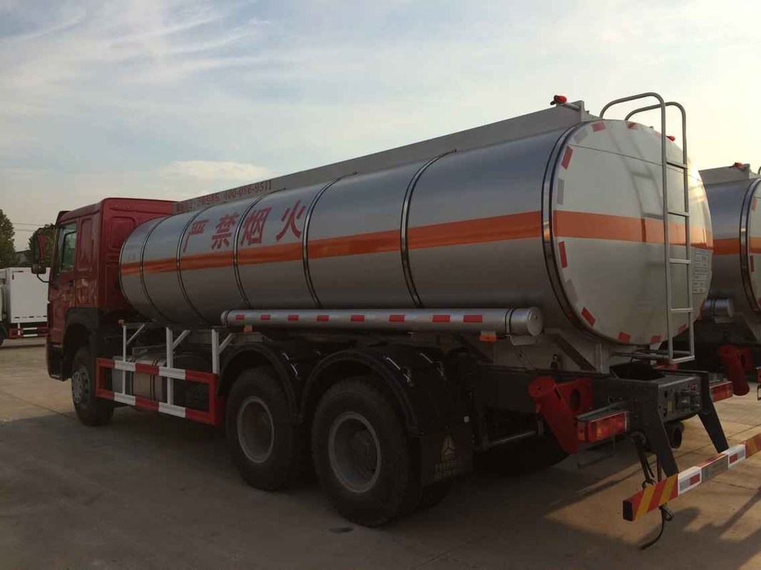 Sinotruk Howo7 Edible Oil Transport Vehicle Liquid Tanker Truck