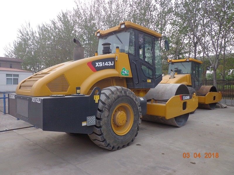 Model XS143J Mechanical Single Drum Vibratory Roller , Road Roller With Operating Mass 14000kgs