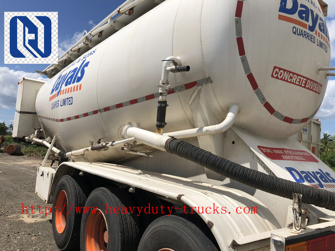 Cement Food Powder Tractor Trailer Trucks For Bulk Carbon Black 50000