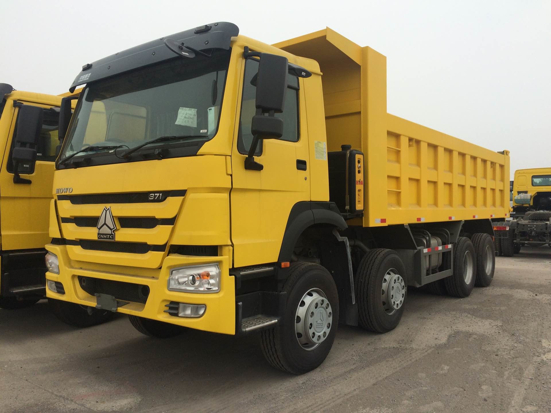 Front Hydraulic Lifting Dump Tipper Truck SINOTRUK HOWO 371HP 12 Wheels