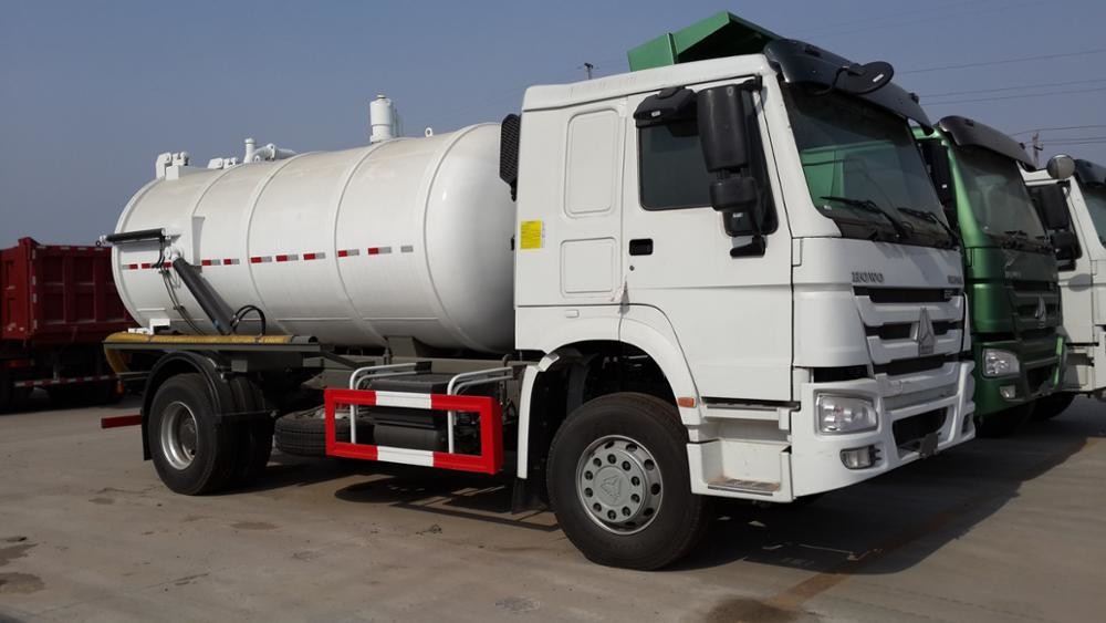 Jetting And Vacuum Sewage Suction Tanker Truck , Sewage Sucking Truck Combined