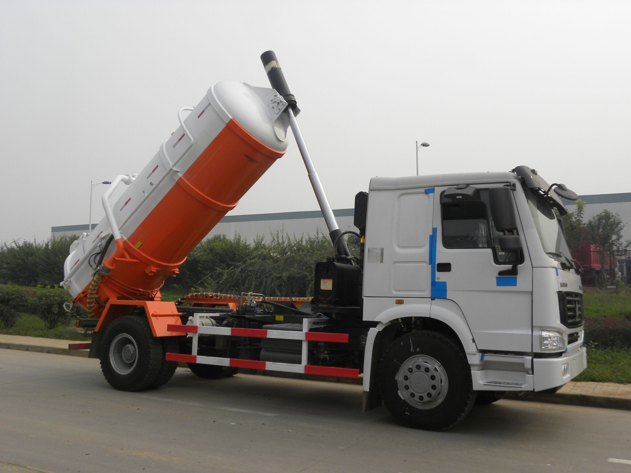 Euro 2/3/4 Sewage Pump Truck 4 X 2 10M3 Self Absorption Easy To Operate