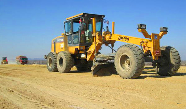 New CIVL GR215 Motor Graders In Yellow White 7 tons Operating Weight yellow colour