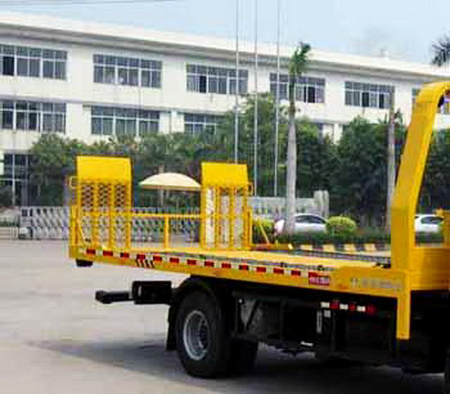 6 Tires EuroII SINOTRUK HOWO EURO4 Rotator Wrecker Truck 4x2 Heavy Duty Wrecker Towing Truck