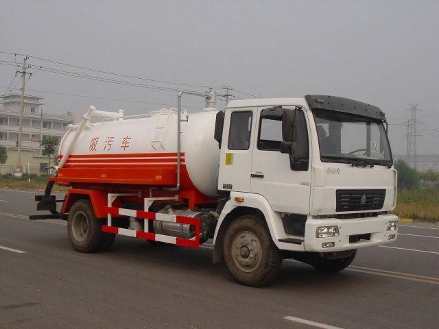 HOWO 6 Disposal Sewage Suction Truck Wheeler 8000L For Construction